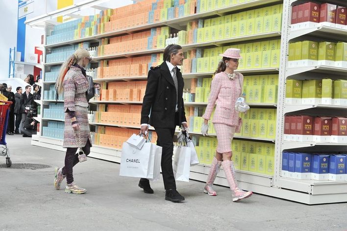 Paris-Fashion-Week-Femme-A.-H.2014-.Chanel-0-13.jpg
