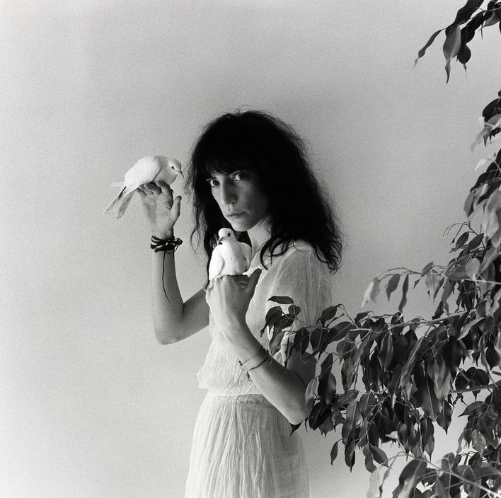 http://img.over-blog.com/708x704/2/24/40/32/Lundi-23-Avril-2012/Robert-Mapplethorpe---Patti-Smith--1979.jpg