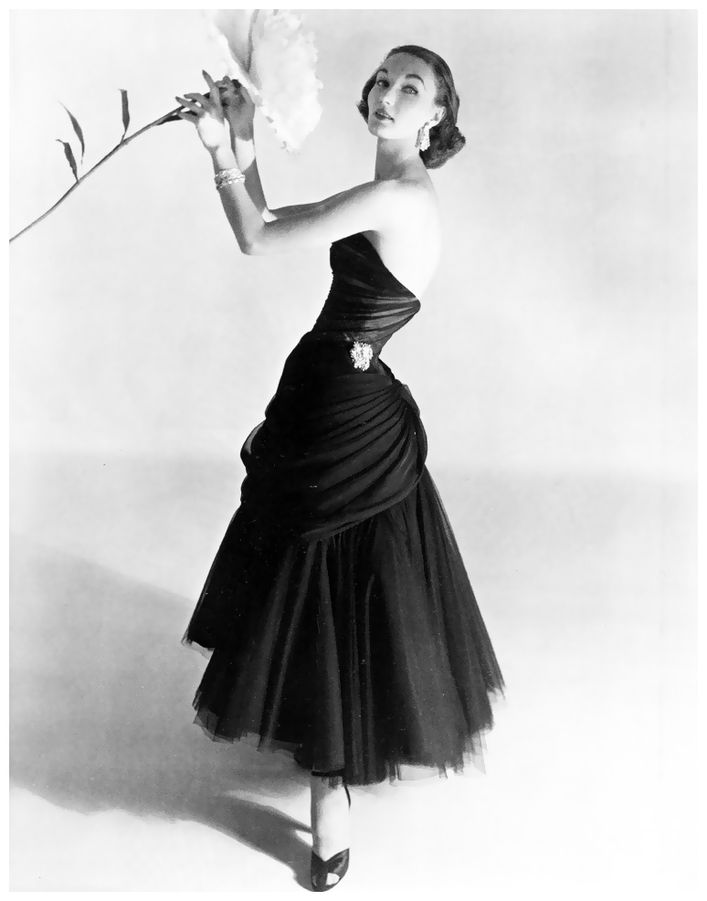 evelyn-tripp-in-a-charles-james-evening-dress-photo-by-hors.jpg