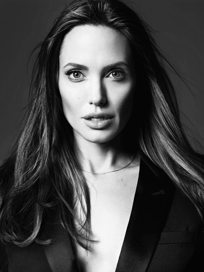 Angelina-Jolie-by-Hedi-Slimane-for-Elle-US-June-2014-4.jpg
