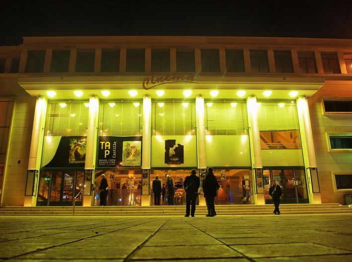 Le-theatre-soir-Poitiers.JPG