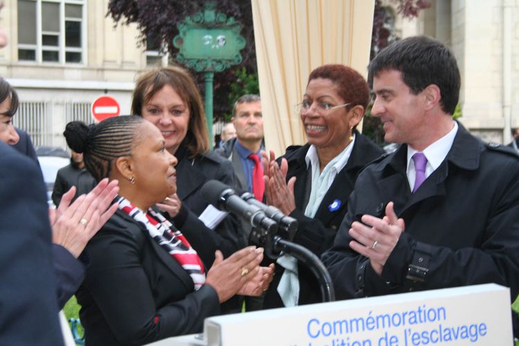 ministres-applaudissent-la-marseillaise-Athalys.jpg