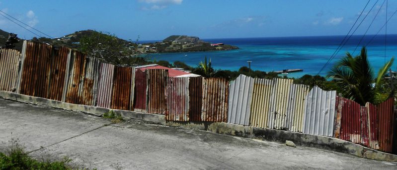 Grenadines Canouan Charlestown ToleOndulée Caraibes1