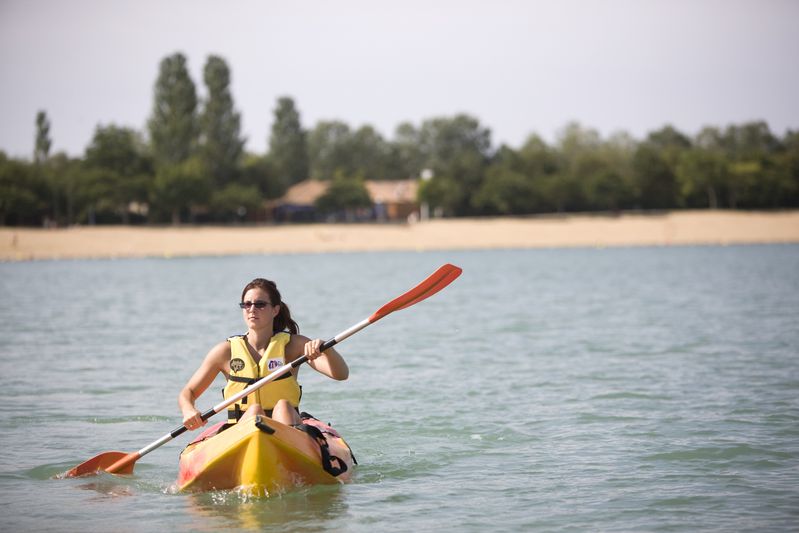 lac-canoe-parc-saint-cyr.JPG