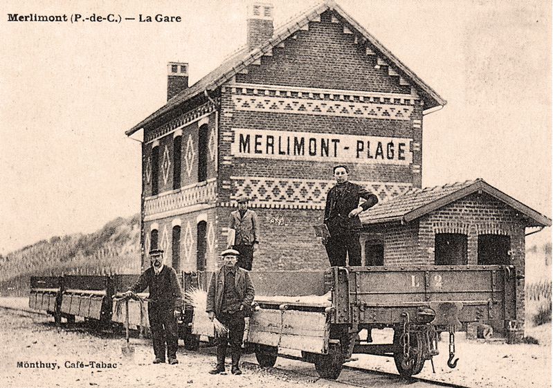 Employes_du_B.P._et_wagons-plats_en_gare_de_Merlimont.jpg