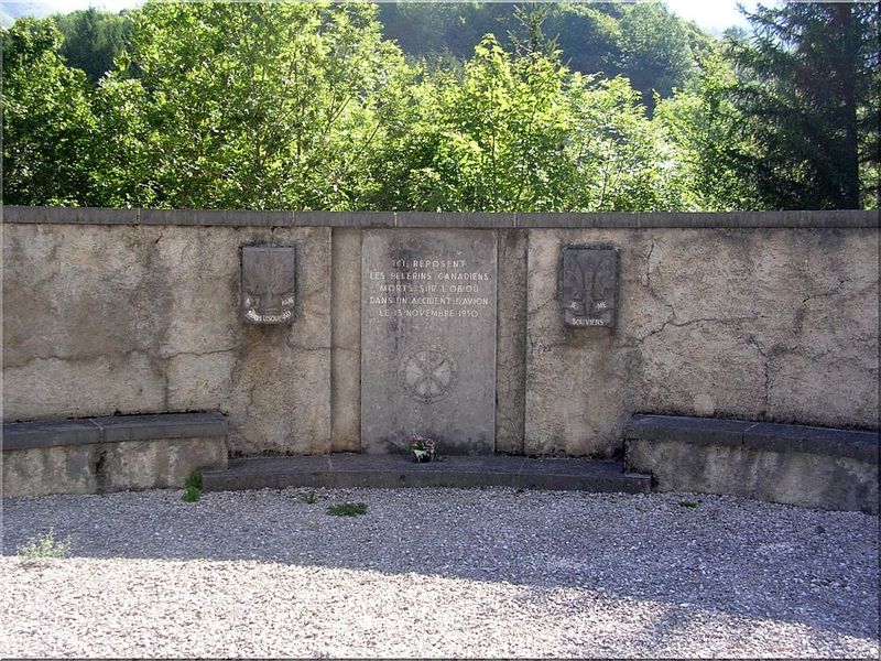 Memorial-crash-avion-Obiou-1950.jpg