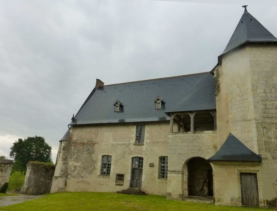 prieuré façade cour 1