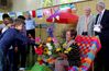 SchreitmuellerVerabschiedung Kinder 05 Blumen 2