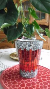 vase en verre habillé de verre taillé et cracklé mosaïq