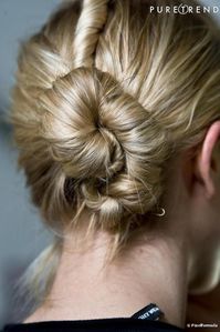 chignon-de-cote-torsade-source-puretrend.jpg