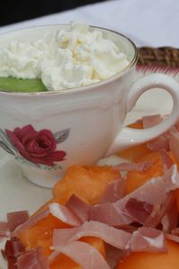soupe pois glacée et chantilly pécorino poivre noir