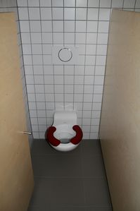 BilhildisKinderhausEinblicke 04 Gruppenraum 05 Sanitaerraum