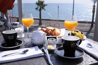 petit-dejeuner-en-terrasse