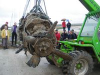 Avion abattu en 1945 retiré des eaux de Merville -copie-7