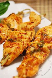 Brochetas de Pollo marinado con limón, pimentón y albahac