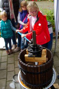 herbstfest apfelpresse 00a
