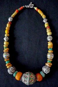 Argent, émail, ambre, amazonite, corail, cornaline...