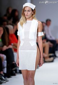 938069-model-alice-dellal-on-the-catwalk-at-637x0-2.jpg