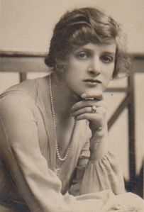 Recreatives-Deco_collection-series-of-beauties_John-play.jpg