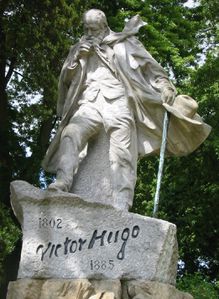 Victor_Hugo_statue_Guernsey.jpg