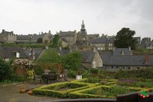 Moncontour-vue-jardins-et-v.jpg