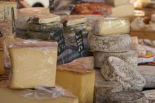 Fromages de Haute-Provence au marché d'Apt