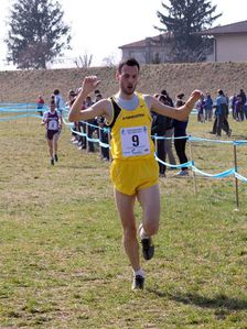 Nove L'arrivo di Garavello nel cross cortob