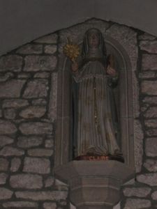 penhars-2881-statue-Ste-Claire-seconde-vue.JPG