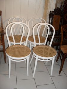 chaises contemporaines cannées THONET