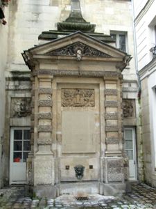 Fontaine-rue-Jarente.JPG