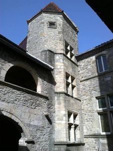 chateau-Aubenas-cour.jpg