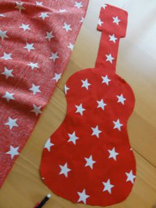 decoupage-coussin-guitare-2.JPG