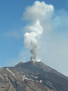 Nordic Walking. Allenamento con Rosario Catania alla Schiena dell'Asino (Etna) nel primo giorno di primavera