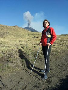 Nordic Walking. Allenamento con Rosario Catania alla Schiena dell'Asino (Etna) nel primo giorno di primavera