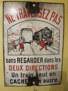 R840-PLAQUE-UN-TRAIN-PEUT.JPG