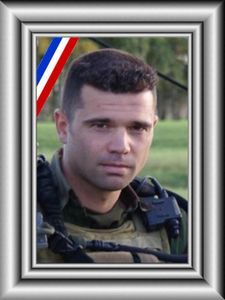 En-hommage-au-sergent-chef-Harold-Vormezeele-du-2--REP-tom.jpg