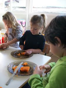 école ste anne feugarolles cuisine maternelle nov 2012 021