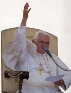 PHOTO-DU-PAPE-DU-3-JUIN.jpg