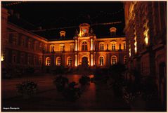 Amiens Hotel de ville by night