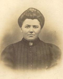 Scolastique-Anais-Besombes.jpg