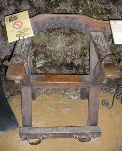 04-Chaise-de-l-inquisition.jpg
