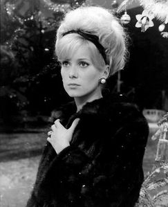 deneuve-parapluie