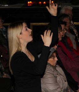MGVAdventskonzert 01 Maennerchor 02 Dirigentin Huß