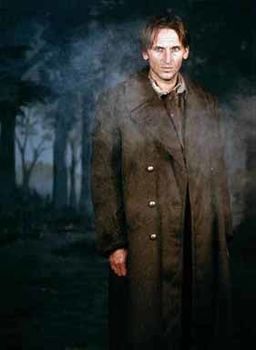 Les-Autres---Christopher-Eccleston.jpg