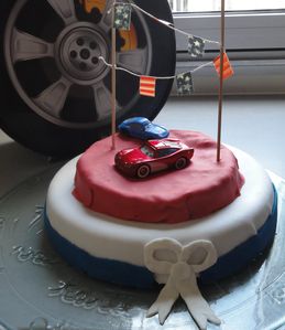 gateau cars en pâte à sucre