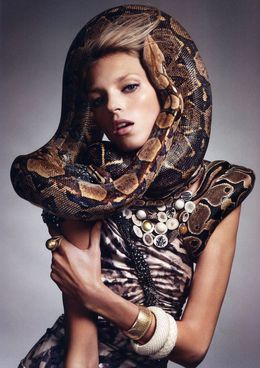 84505_anja_rubik_2010_02_vogue_fr_ph_claudia_knoepfel_and_s.jpg