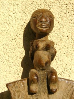 kongo-peigne-femme-manche