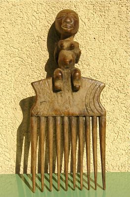 kongo-peigne-femme