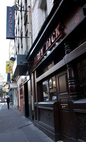 bar à pigalle le glass rue Frochot calamity Joe