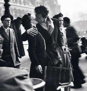 Doisneau baiser de l'hôtel de ville Doisneau baiser de l'hôtel de ville